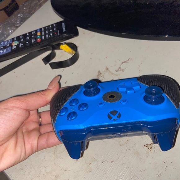 Wireless Blue x box remote with handgrips - Picture 2 of 9